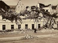 FÅA:s hus i södra Helsingfors efter bombardemang 1944