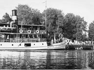 SS J.L.RUNEBERG SB  (med öppen kollucka) anländer Pörtö