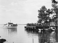 AMPHITRITE anländer för att ta passagerare till Helsingfors